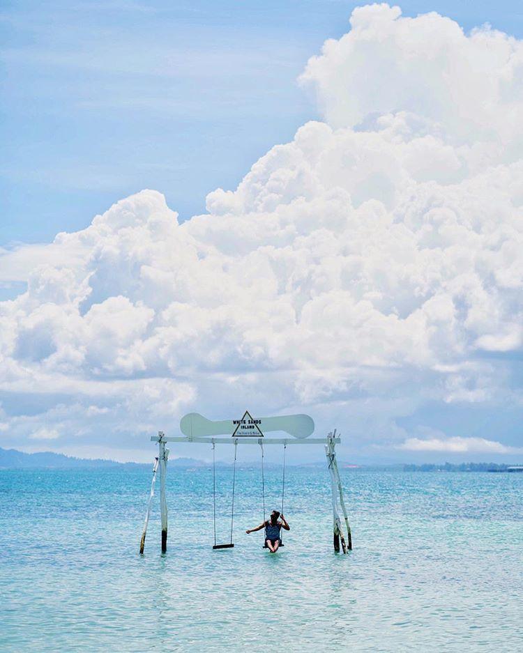 7 Pantai di Indonesia yang Jadi Surga Para Penikmat Lautan