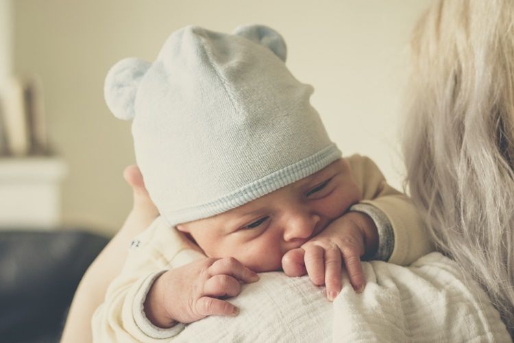9 Arti Mimpi Gendong Bayi, Benarkah akan Dapat Keberuntungan?