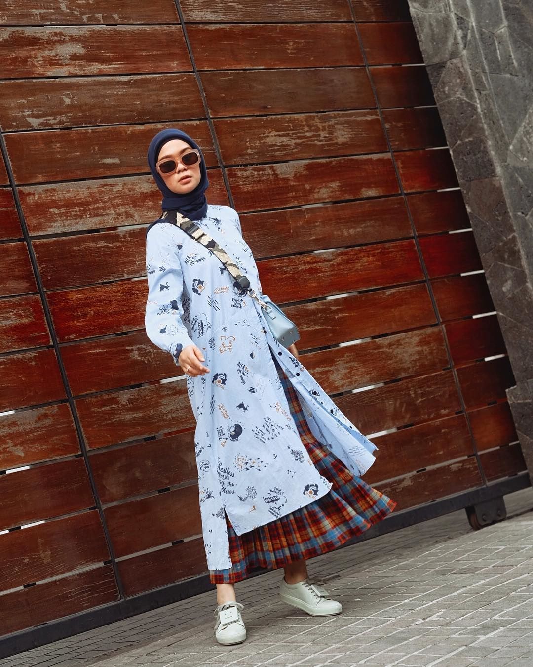5 Fashion Item Statement untuk Style Hijab ke Pantai