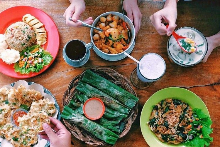 8 Wisata Kuliner Bandung yang Wajib Kamu Coba