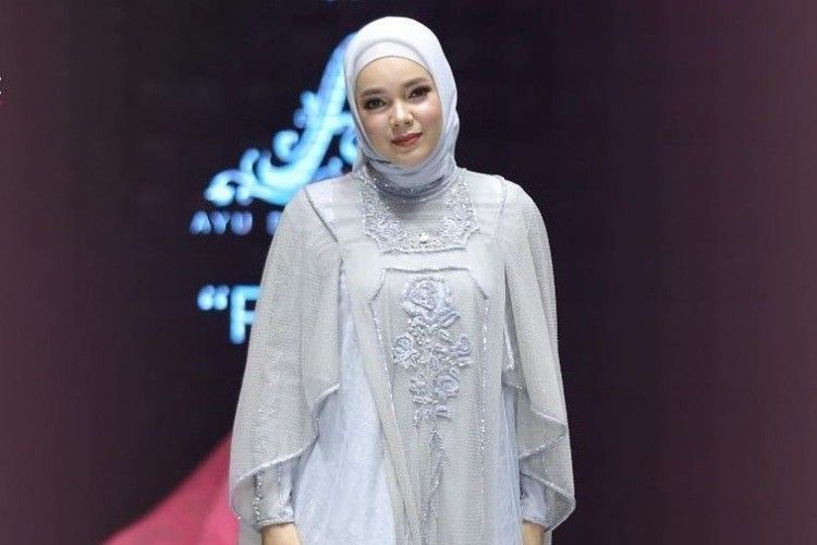 4 Model Baju Muslim Terbaru A la Desainer Indonesia 