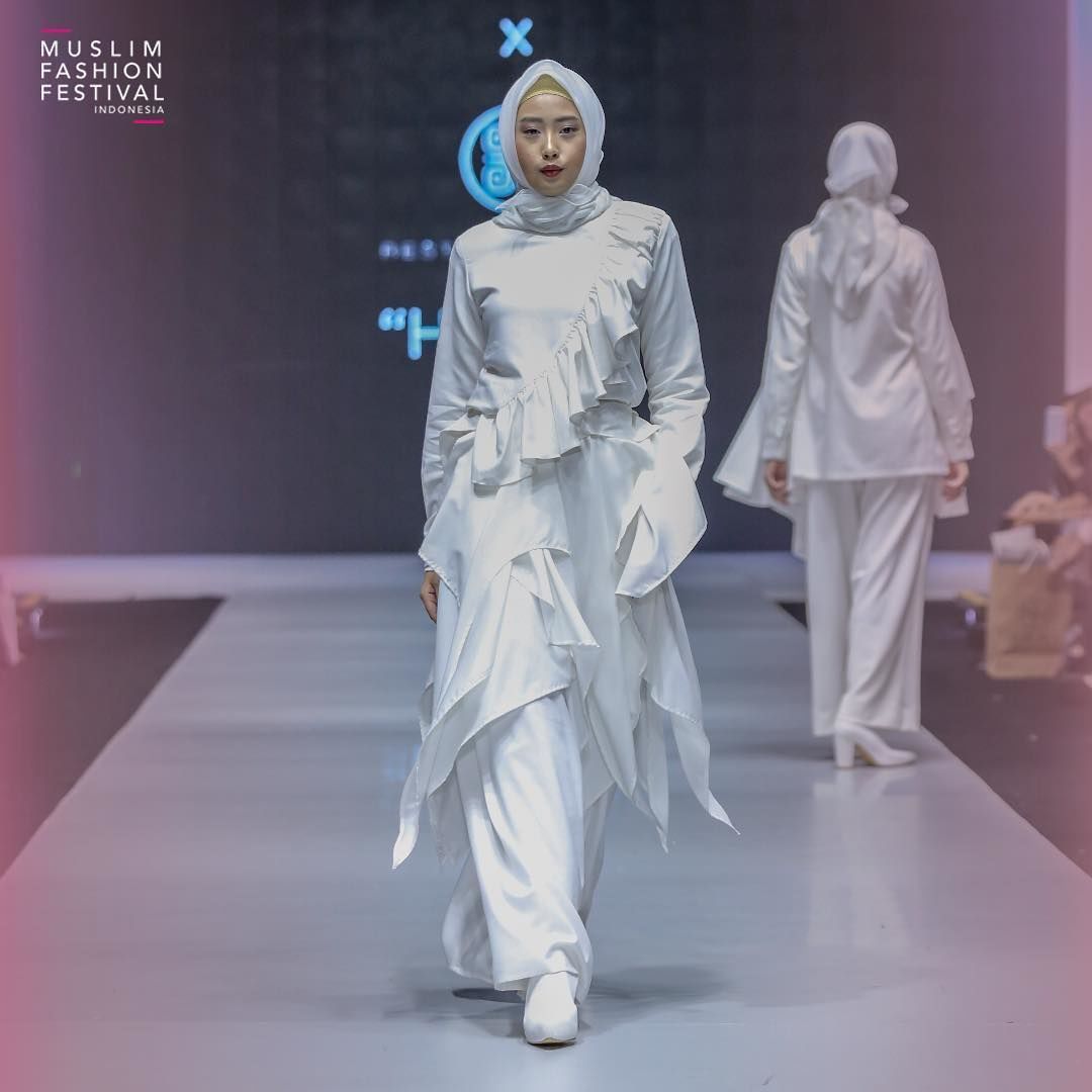 4 Model Baju Muslim Terbaru A la Desainer Indonesia