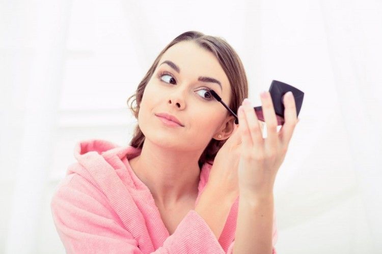 Pantas Makeup Sering Luntur, Mungkin Kamu Nggak Perhatikan 5 Hal Ini