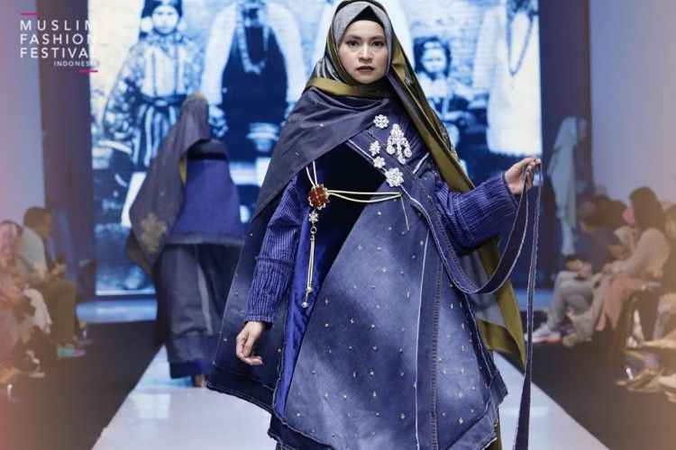Baju Denim hingga Hijab Pita, Ini Trend Busana Muslim di MUFFEST 2019