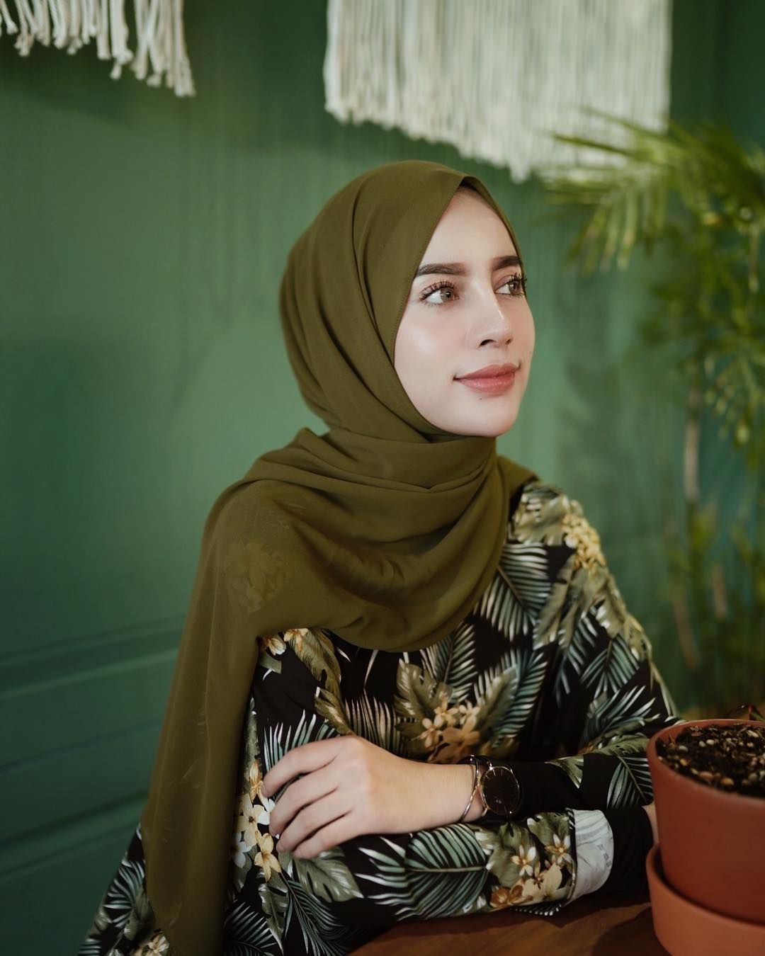 5 Cara Pakai Hijab Pashmina Simple yang Mudah Ditiru untuk Sehari-hari