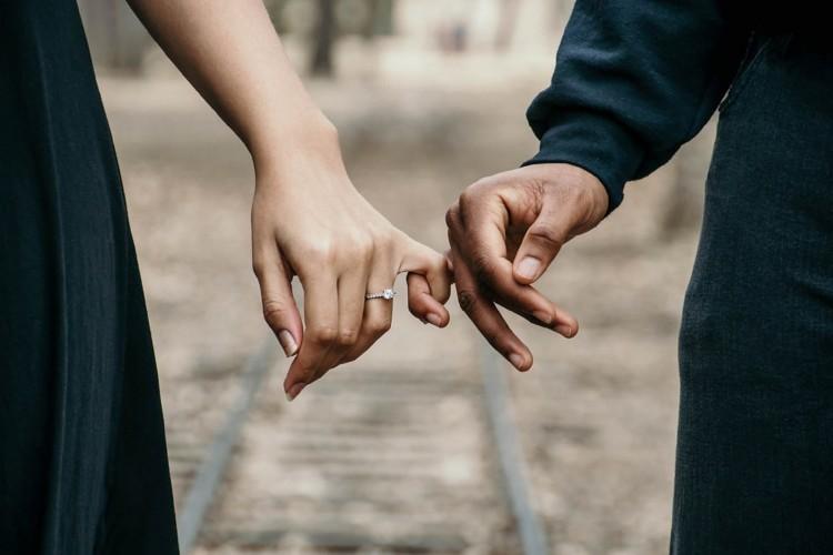 20 Kata Kata Bijak untuk Suami  Yang Romantis dan Puitis