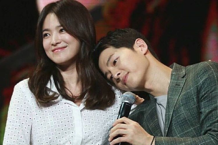 7 Pasangan Artis Korea yang Hubungannya Terbongkar Karena Paparazi