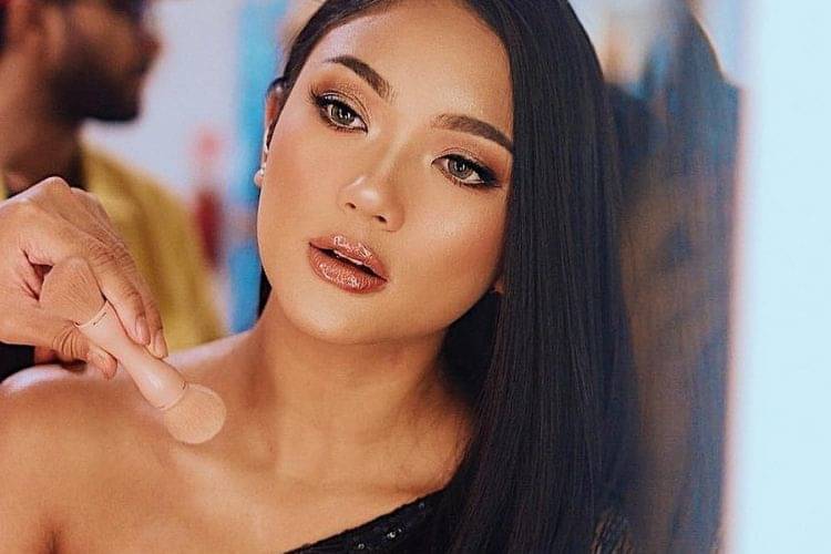 Masih Jadi Favorit, Ini 7 Gaya Artis Indonesia Saat Pakai Lipstik Nude