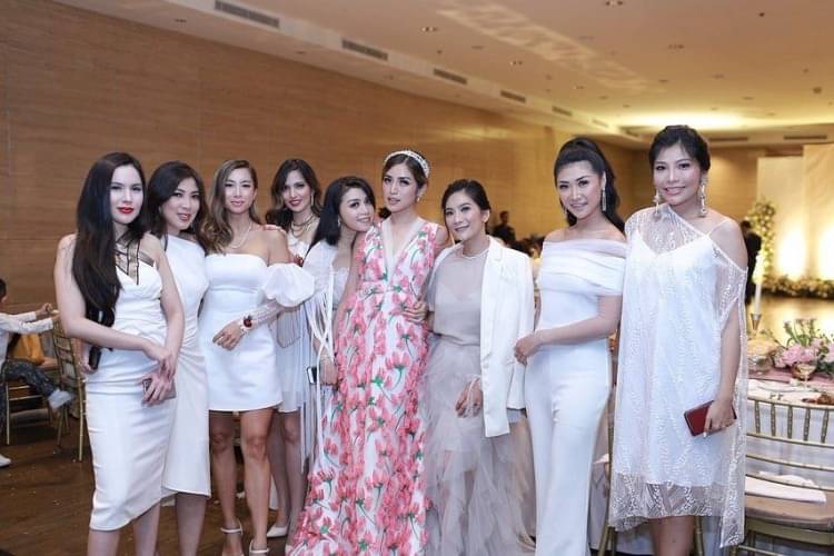 Potret Busana Glamor Girl Squad Di Acara Tunangan Jessica