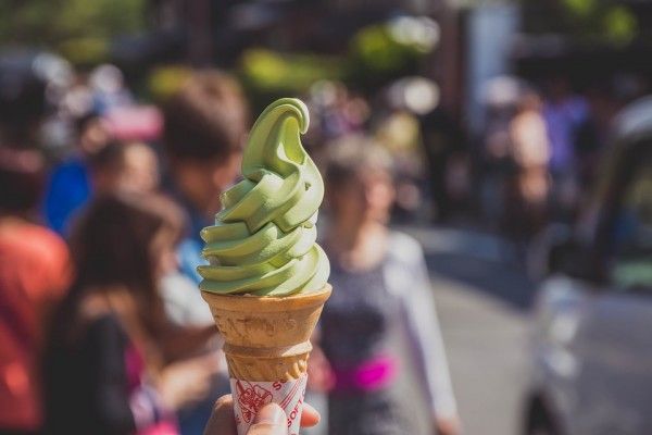 Beli Street Food di Jepang Nggak Boleh Makan Sambil Jalan