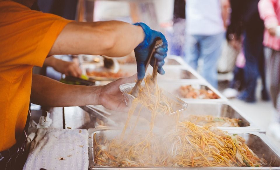 Beli Street Food di Jepang Nggak Boleh Makan Sambil Jalan