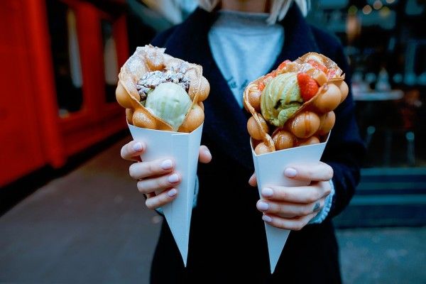 Beli Street Food di Jepang Nggak Boleh Makan Sambil Jalan