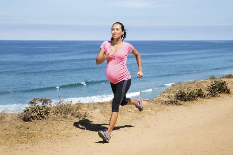7 Olahraga untuk Ibu Hamil yang Aman dan Mudah untuk Dilakukan