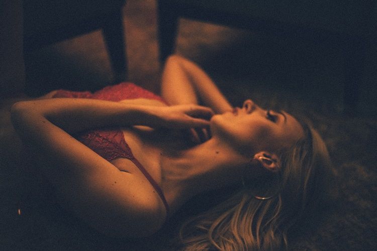 7 Cara Merangsang Klitoris yang Membuat Perempuan Orgasme