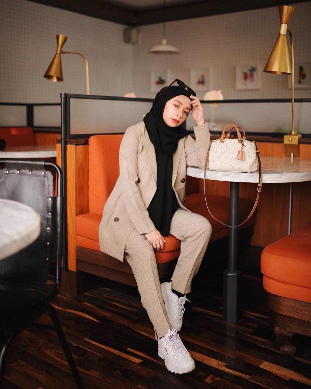 Dari Warna Monokrom sampai Batik Ini Inspirasi Hijab 