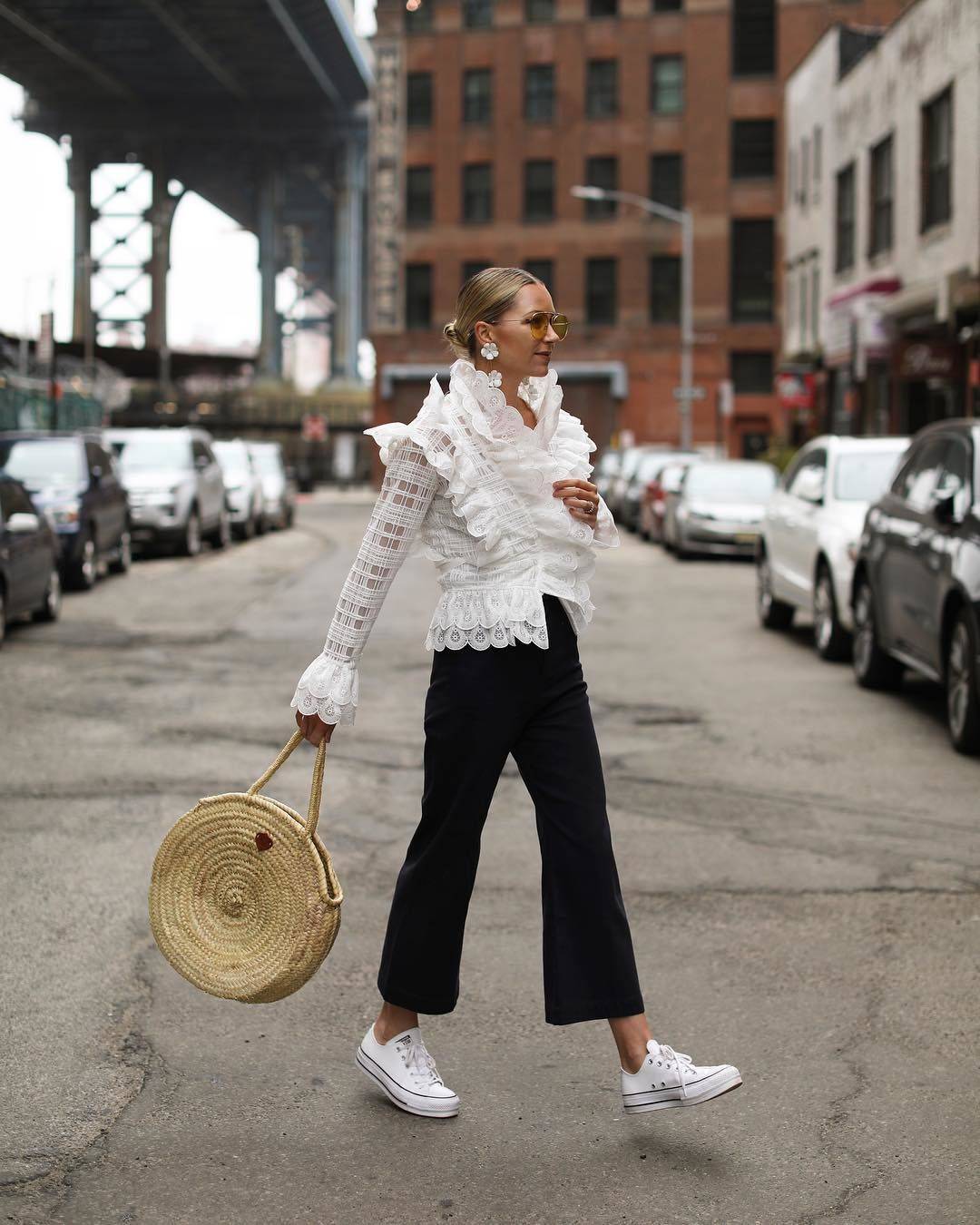 7 Cara Mengenakan Busana Putih yang Instagrammable