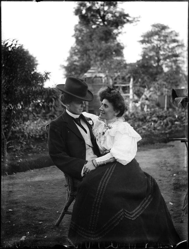 15 Foto Pasangan dari Tahun 1800-an, Ngeri atau Romantis?