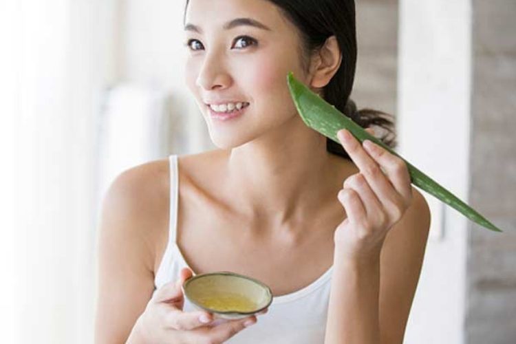 How to Use Aloe Vera for a Smooth Face 