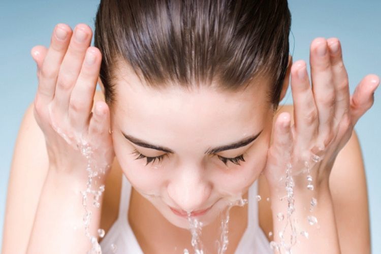 How to Use Aloe Vera for a Smooth Face 