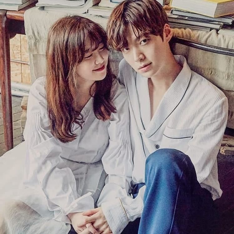 Ada yang Janggal, Ini Kronologi Perceraian Goo Hye Sun & Ahn Jae Hyun
