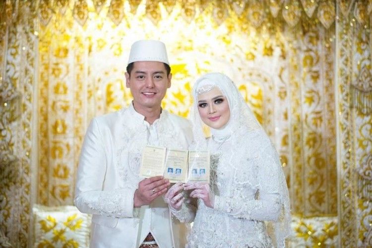 Cut Meyriska Dan Deretan Artis Yang Menikah Di Bulan Agustus 2019