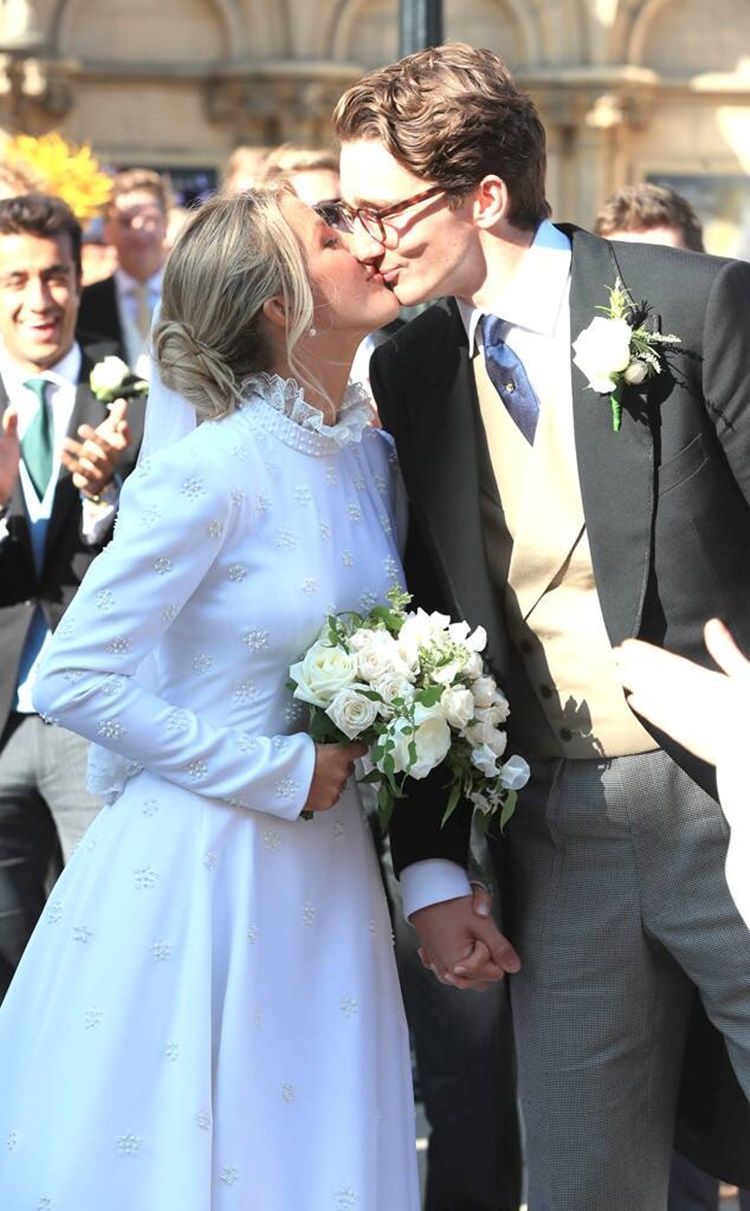 11 Foto Pernikahan Ellie Goulding & Caspar Jopling, Bak Royal Wedding