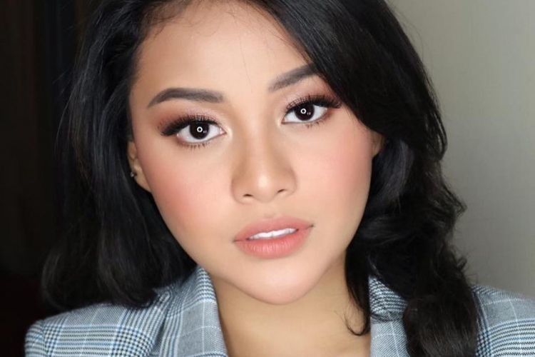 7 Gaya Makeup Artis Indonesia Yang Bisa Jadi Inspirasi Untuk Ke Kantor