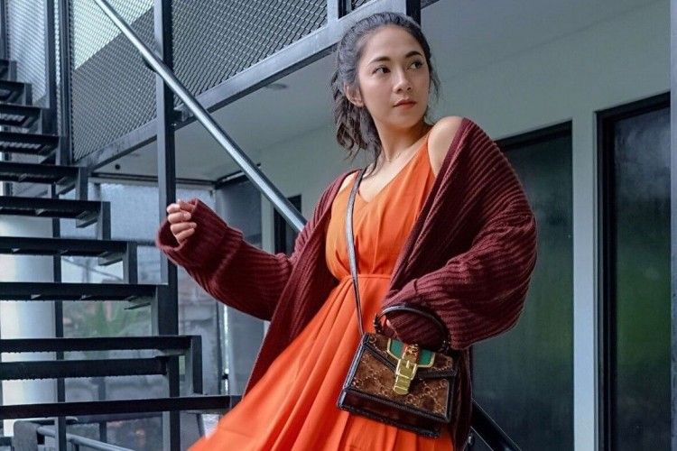 5 Fashion Item Ini Buat Ootd Dinda Kirana Makin Terkesan Millennial