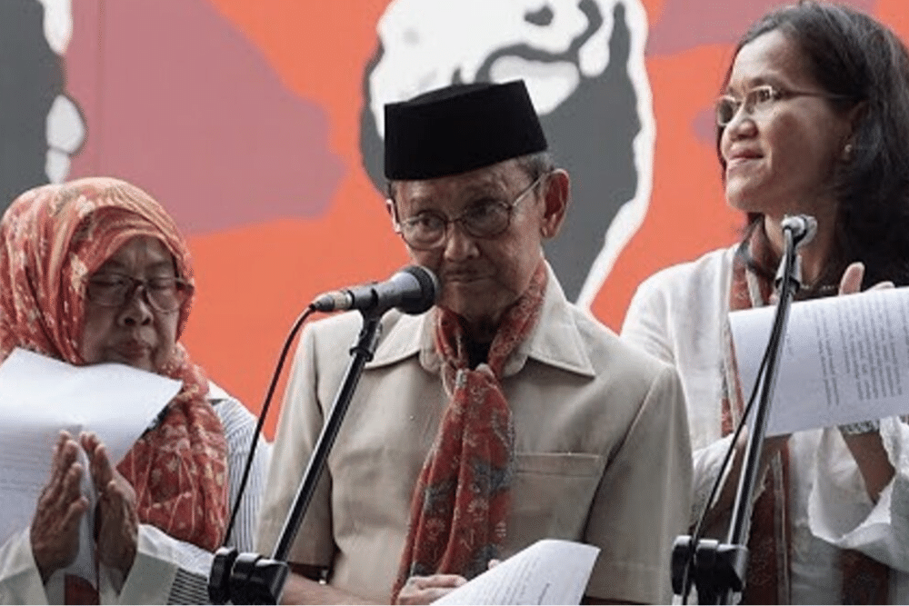 10 Prestasi BJ Habibie Yang Harus Diketahui Millenials