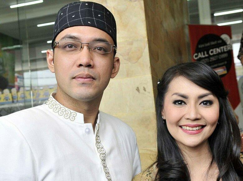 Pindah Agama, 10 Artis Ini Dapat Nama Baru