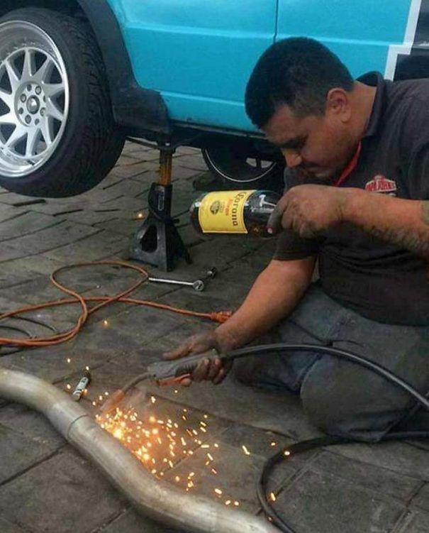 16 Foto Ini Buktikan Orang Lebih Butuh Uang Daripada Sayang Nyawa