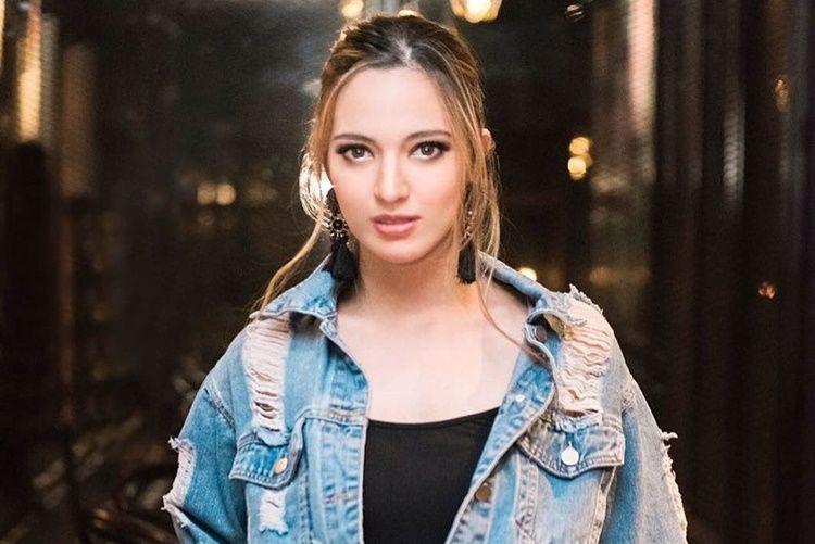 3 Zodiak Perempuan yang Dipercaya Punya Aura Paling Memesona