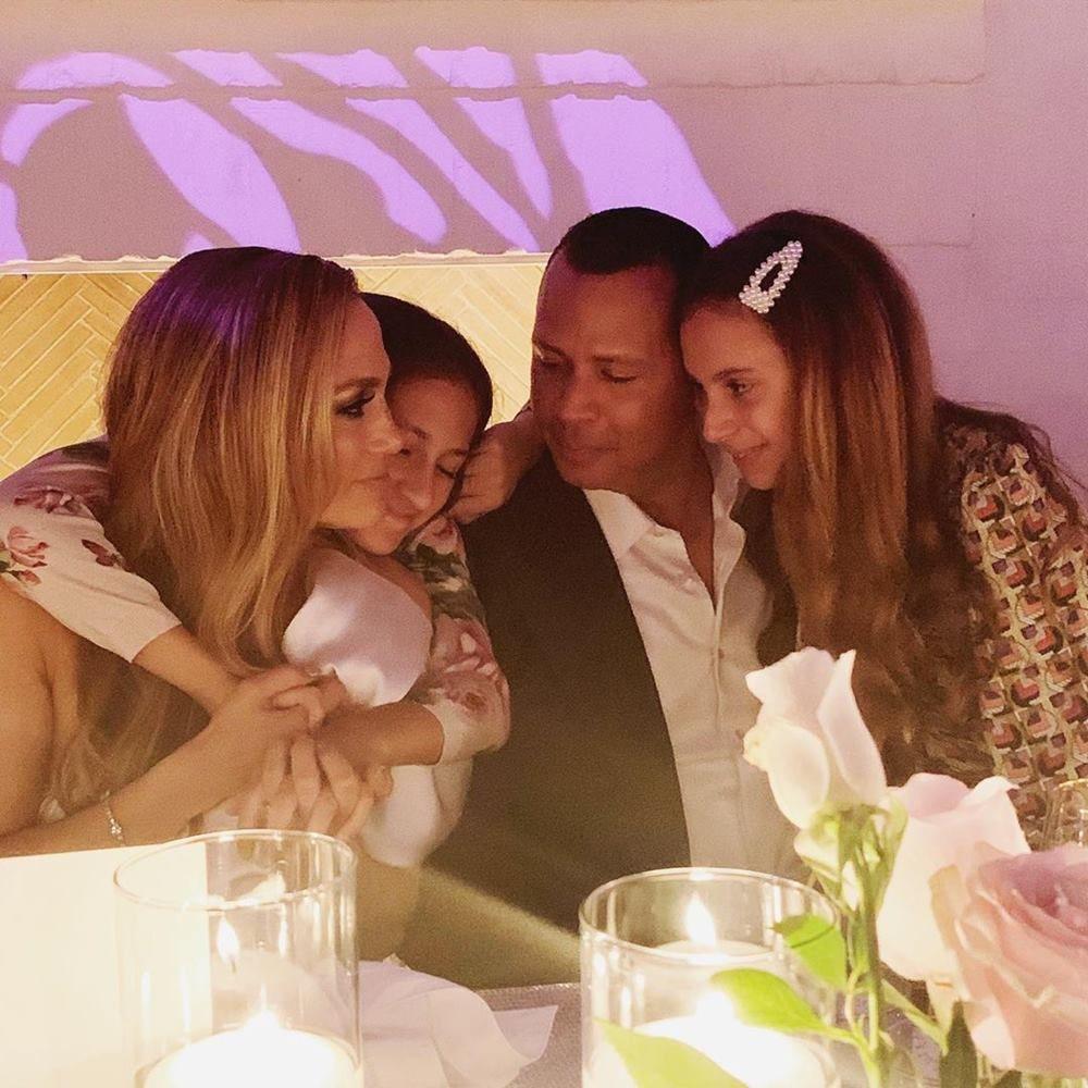 Dikabarkan Putus, Ini 9 Fakta Hubungan Jennifer Lopez & Alex Rodriguez