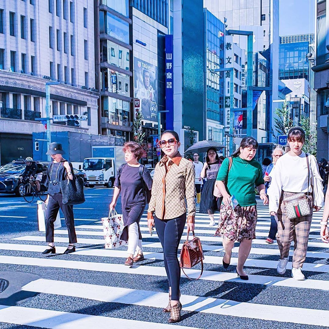 Cukup Kasual Ini Gaya Ootd Syahrini Saat Liburan Ke Jepang