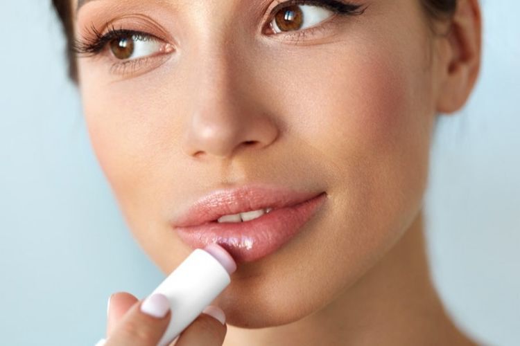 Nggak Boleh Asal, Ikuti 7 Tips Menggunakan Lipstik yang Benar 