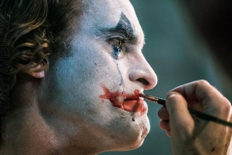 Tampil Memukau, Begini Riasan Joaquin Phoenix Dalam Film Joker 