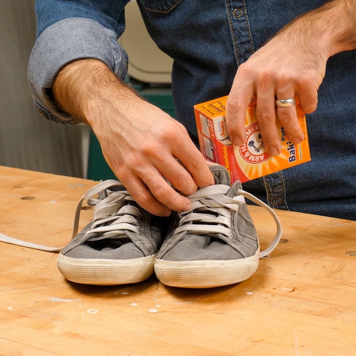 Anti-confusion!  This is a simple way to get rid of the smell in shoes 