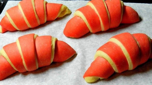 Bon Appétit! Ini Resep Bikin 'Bicolor Croissant'