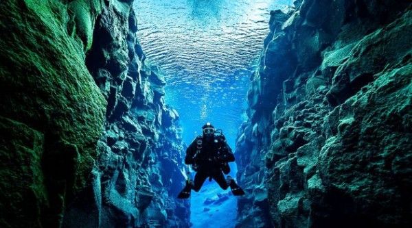 Begini Serunya Diving di Dua Lempeng Benua 