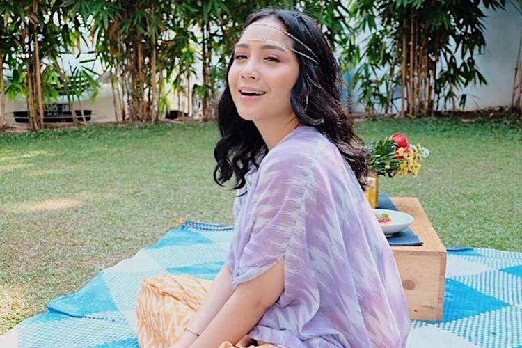 Punya Aura Menghipnotis, 4 Zodiak Ini Paling Populer & Banyak Fans