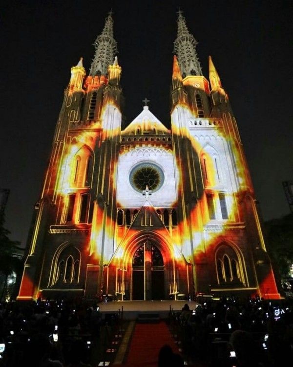 10 Potret Cantik Gereja Katedral Jakarta Memperingati Sumpah Pemuda