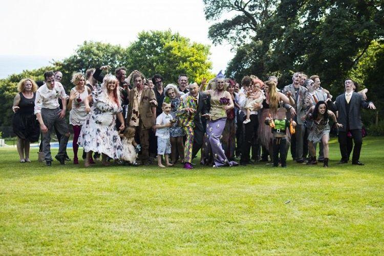 8 Foto Pernikahan Bertema Zombie