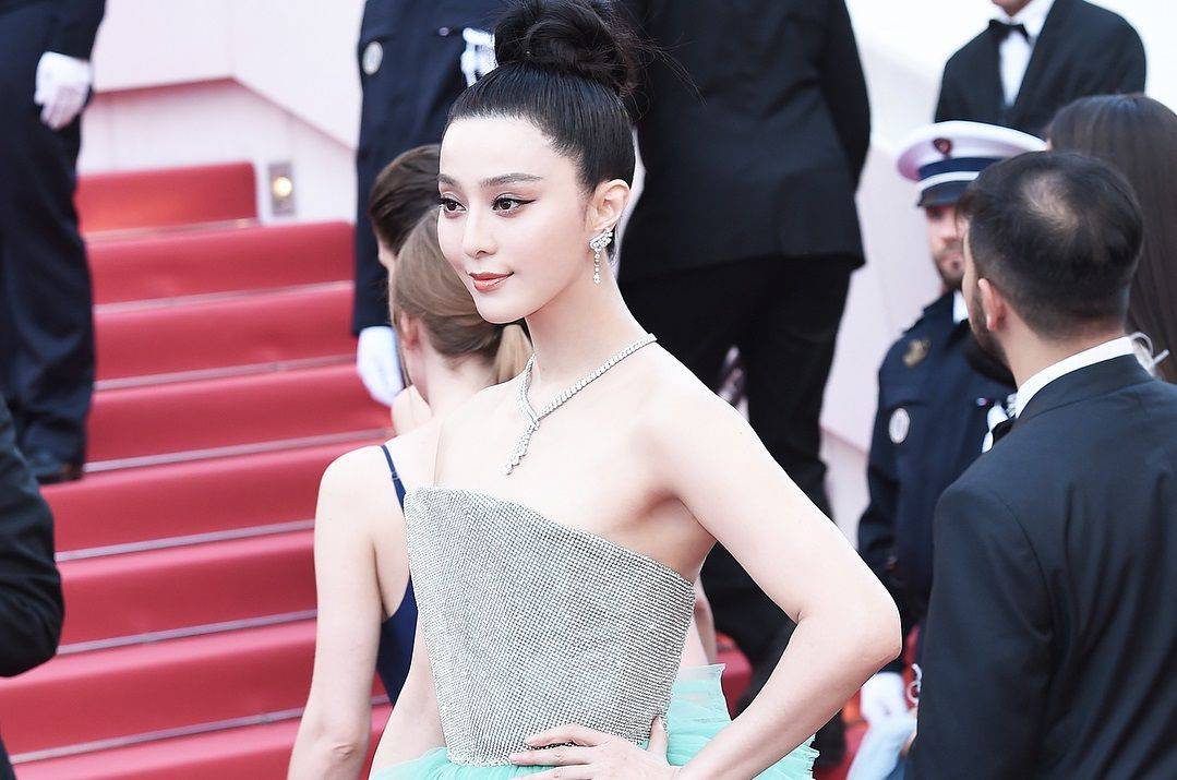 Dikabarkan Bangkrut, Fan Bing Bing Jual Masker Berlian Seharga 2 Juta
