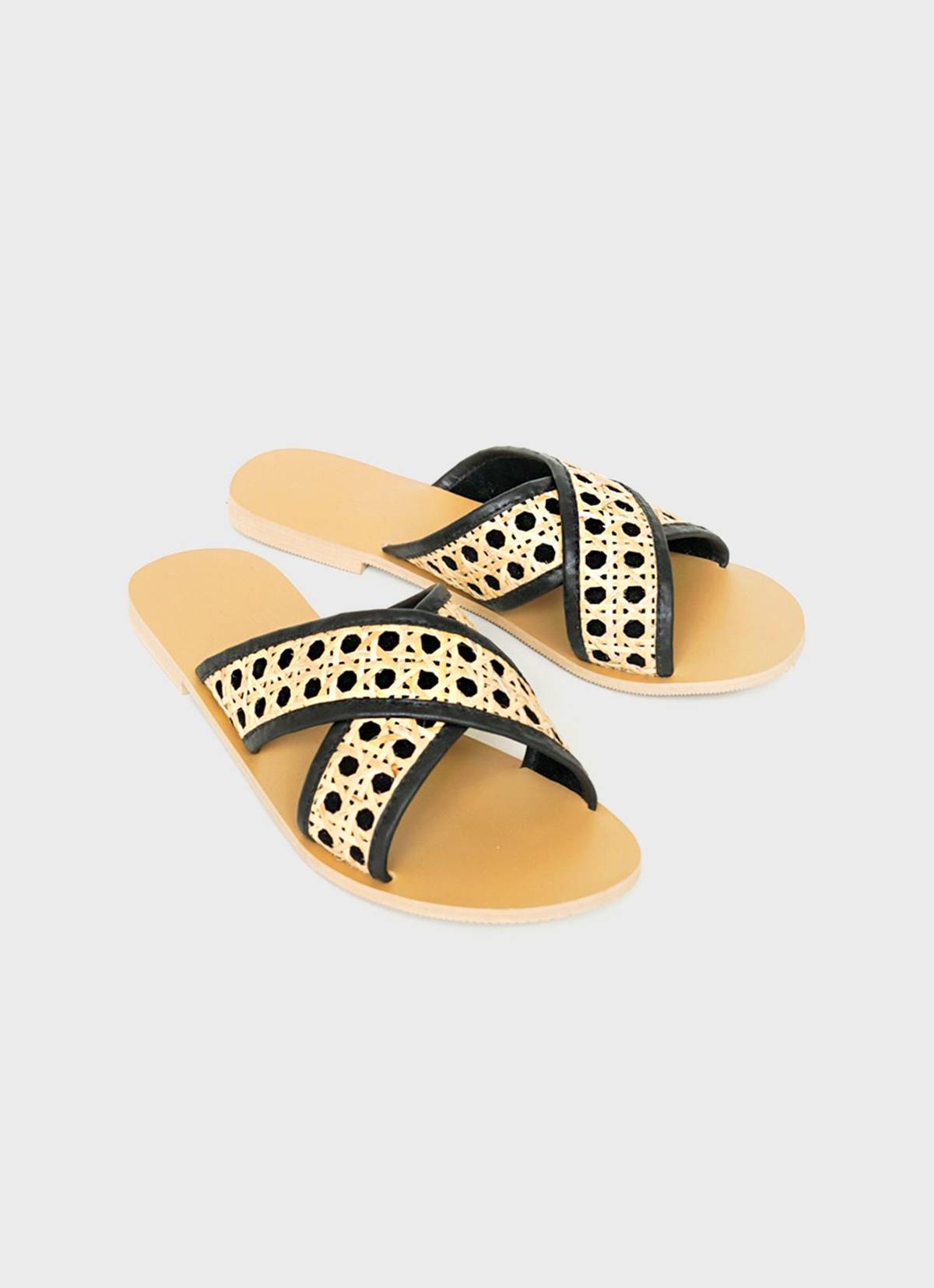 #Popbela OOTD: Mau Liburan ke Pantai? Andalkan Sandal Ini!