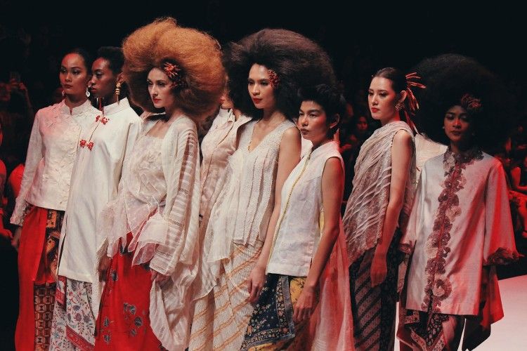 20 Separagraf Review Dari Jakarta Fashion Week 2020