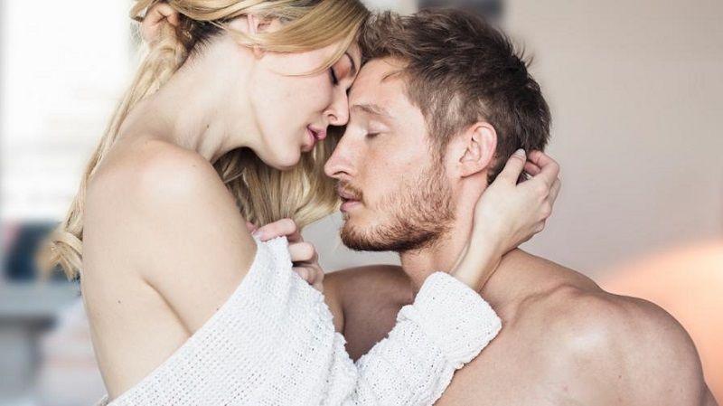 6 Tips Bercinta Tanpa Berhubungan Seks, Tetap Mesra!