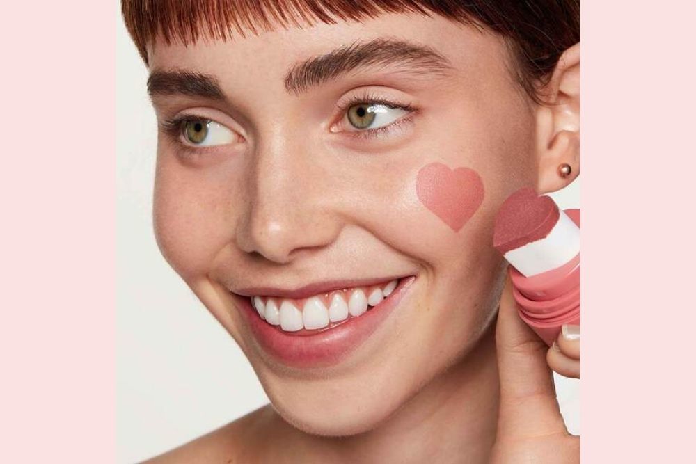 Terapkan 7 Tips Ini agar Blush On Kamu Awet Seharian