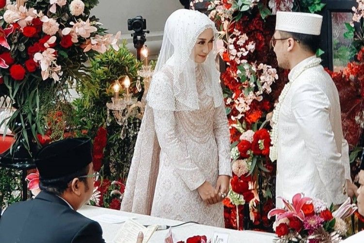 Akhirnya Sah! Dian Pelangi Resmi Menikah dengan Sandy Nasution