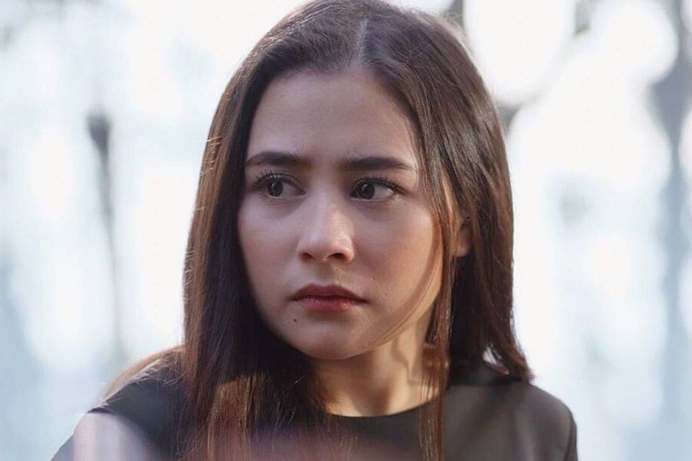 8 Tatanan Rambut  a la Prilly Latuconsina yang Bisa Kamu Tiru