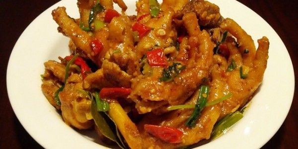 6 Makanan Indonesia yang Paling Dibenci Turis Asing, Padahal Enak!